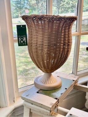 Wicker Planter PLACE & TIME® 
8.66 IN X 11.4 IN New With Tags Indoor Use